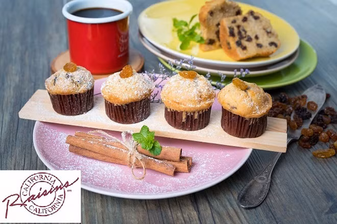 Bất ngờ với những giá trị dinh dưỡng của nho khô ảnh 1 Nho khô tiện lợi và có khả năng dùng trong nhiều món ăn.