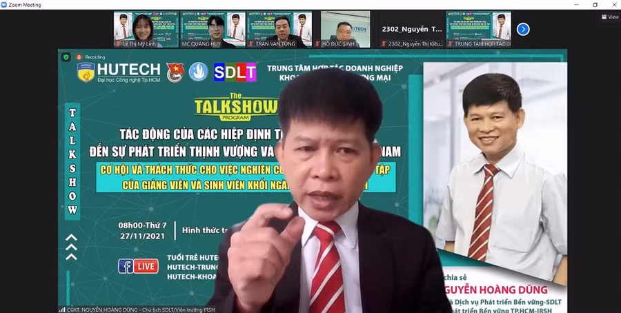 chuyên gia Kinh tế Nguyễn Hoàng Dũng - Viện trưởng Viện nghiên cứu và phát triển Bền vững TPHCM - IRSH nói chuyện cùng sinh viên HUTECH