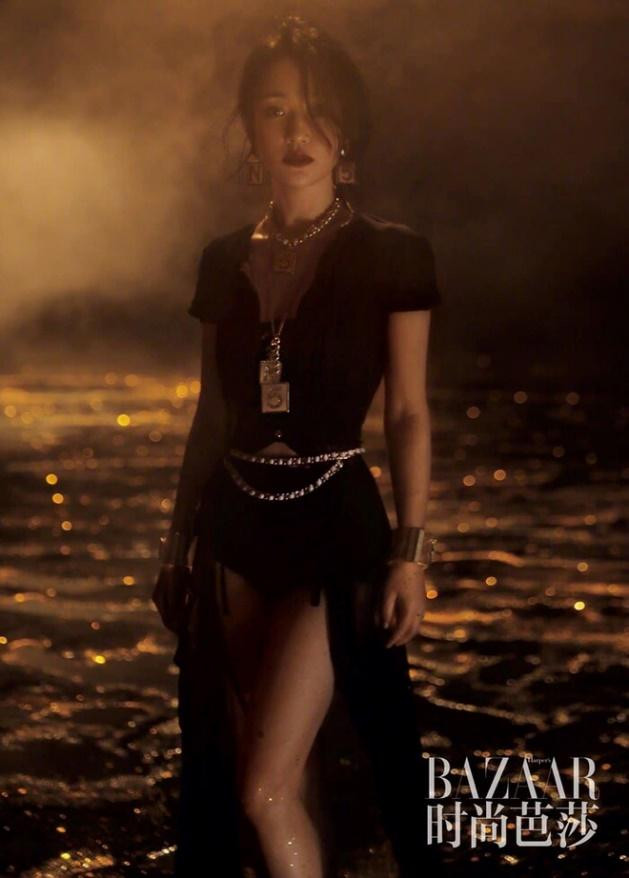 Châu Tấn xuất hiện trên tạp chí Harper&apos;s Bazaar China số tháng 8 năm ngoái.