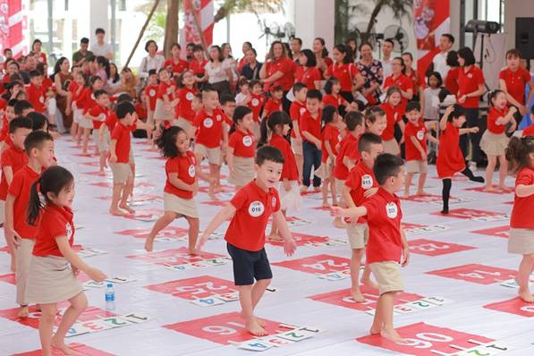 Tại Sunshine Maple Bear các học sinh được tham gia nhiều hoạt động ngoại khóa và trải nghiệm hấp dẫn. Tại Sunshine Maple Bear các học sinh được tham gia nhiều hoạt động ngoại khóa và trải nghiệm hấp dẫn.