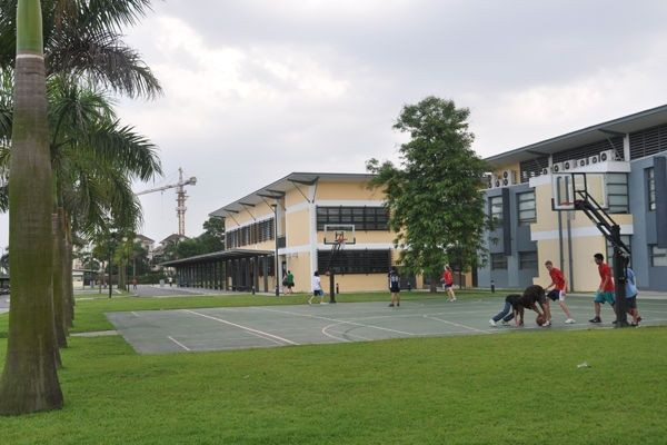 UNIS là một trong hai trường quốc tế Liên Hợp Quốc duy nhất trên thế giới. UNIS là một trong hai trường quốc tế Liên Hợp Quốc duy nhất trên thế giới.