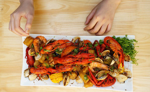 Món tôm hùm đất vẫn nằm trong thực đơn của nhiều nhà hàng lớn tại Hà Nội. Ảnh: Nhà hàng Món tôm hùm đất vẫn nằm trong thực đơn của nhiều nhà hàng lớn tại Hà Nội. Ảnh: Nhà hàng