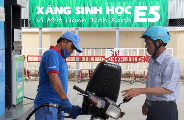 Xăng sinh học E5 vẫn loay hoay tìm chỗ đứng