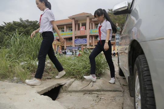 Xử lý “hố tử thần” sao khó khăn đến thế?