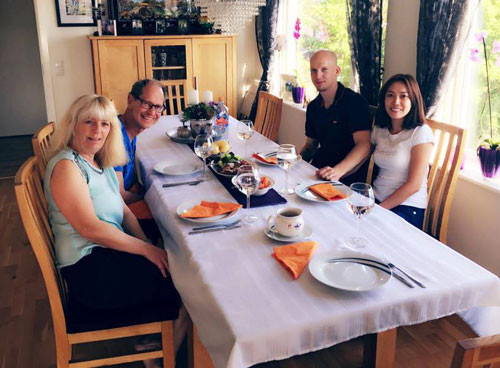 Chàng trai Na Uy phải lòng mẹ Việt đơn thân qua tiếng hát ru con ảnh 3 chang-trai-na-uy-phai-long-me-viet-don-than-qua-tieng-ru-au-o-2