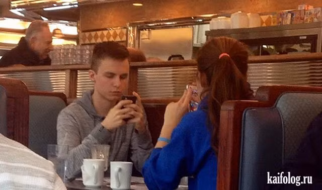 Có những khoảnh khắc éo le chỉ biết câm nín