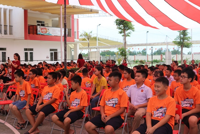 Buổi lễ thu hút hàng trăm học sinh, giáo viên tham gia