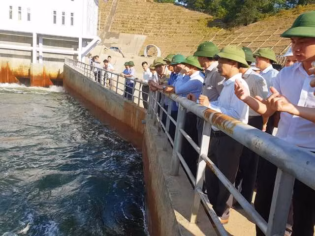 Nguồn nước bị ô nhiễm nặng.