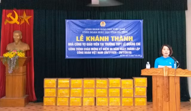 Lãnh đạo phát biểu tại buổi lễ