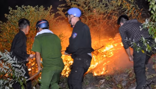 "Bà hỏa" tiếp tục bốc cháy tại huyện Đức Thọ