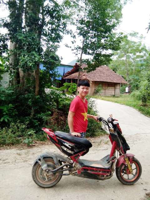 Dù sinh ra ở một vùng quê khó khăn nhưng Hành luôn biết vươn lên trong học tập.