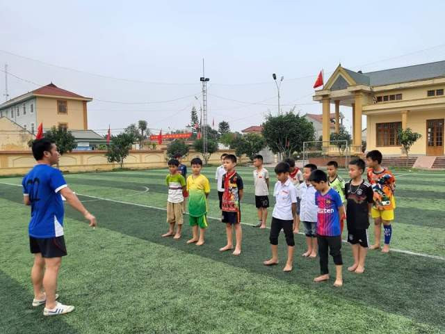 Lớp năng khiếu bóng đá cho thiếu niên và nhi đồng xã Mĩ Lộc (Can Lộc) phải huy động nguồn lực xã hội hóa 100%. Lớp năng khiếu bóng đá cho thiếu niên và nhi đồng xã Mĩ Lộc (Can Lộc) phải huy động nguồn lực xã hội hóa 100%.