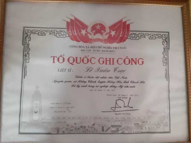 Sai sót trong Bằng Tổ quốc ghi công của liệt sĩ Lê Xuân Trạc cần các cơ quan chính sách sữa chữa và cấp lại cho đúng. Sai sót trong Bằng Tổ quốc ghi công của liệt sĩ Lê Xuân Trạc cần các cơ quan chính sách sữa chữa và cấp lại cho đúng.