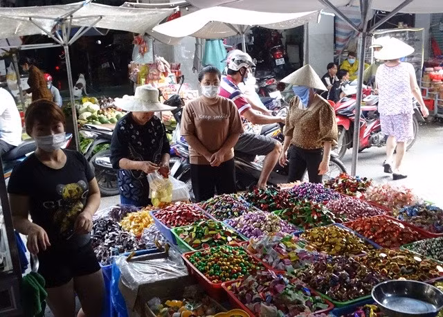 Người dân chủ động thực hiện các biện pháp phòng dịch (ảnh cổng TTĐT Cà Mau).