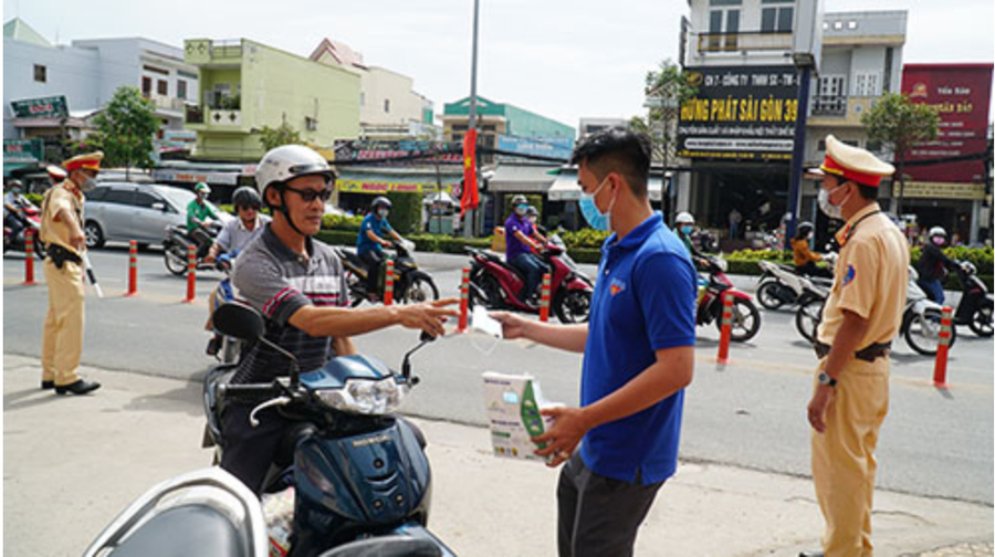 Tăng cường công tác kiểm tra thực hiện 5K nơi công cộng (ảnh: Sở Y tế Cần Thơ).