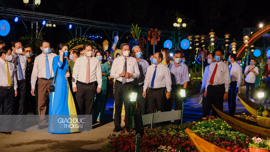 Cần Thơ: Khai mạc đường hoa và đường đèn nghệ thuật Tân Sửu 2021 ảnh 5