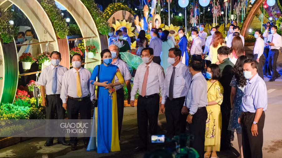 Cần Thơ: Khai mạc đường hoa và đường đèn nghệ thuật Tân Sửu 2021 ảnh 2