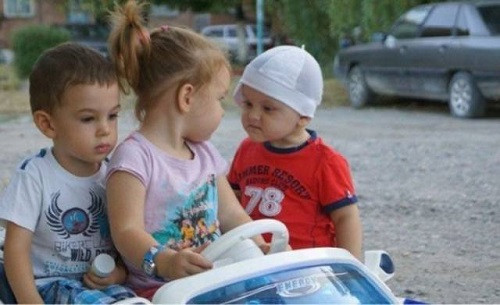 Trăm lời anh nói không bằng làn khói xe hơi.