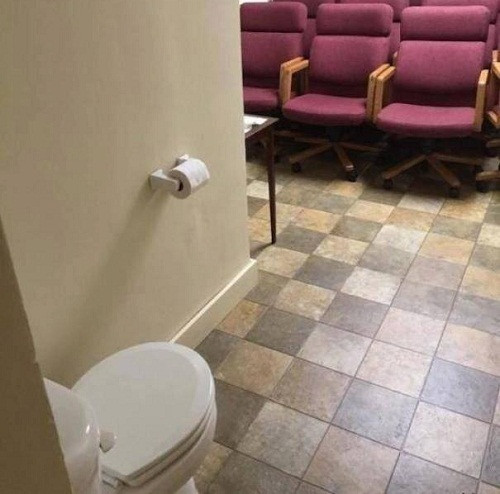 Nhà vệ sinh công cộng. 10-anh-hai-hot-nhat-facebook-trong-ngay-8