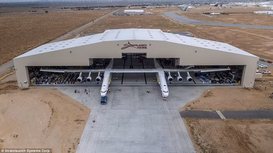 Nó trong trụ sở công ty Stratolaunch Systems