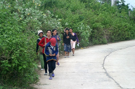 Đường vào Ma Nới.