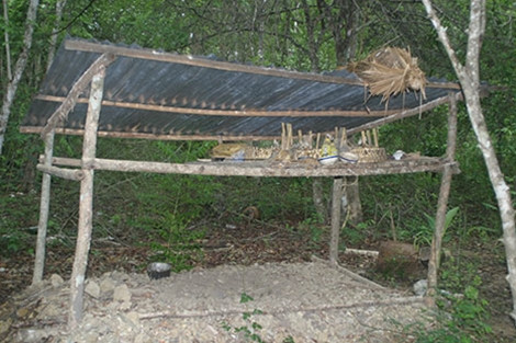 Lạ lùng tục lệ giả làm chó chạy nhảy để lừa… ma ảnh 3