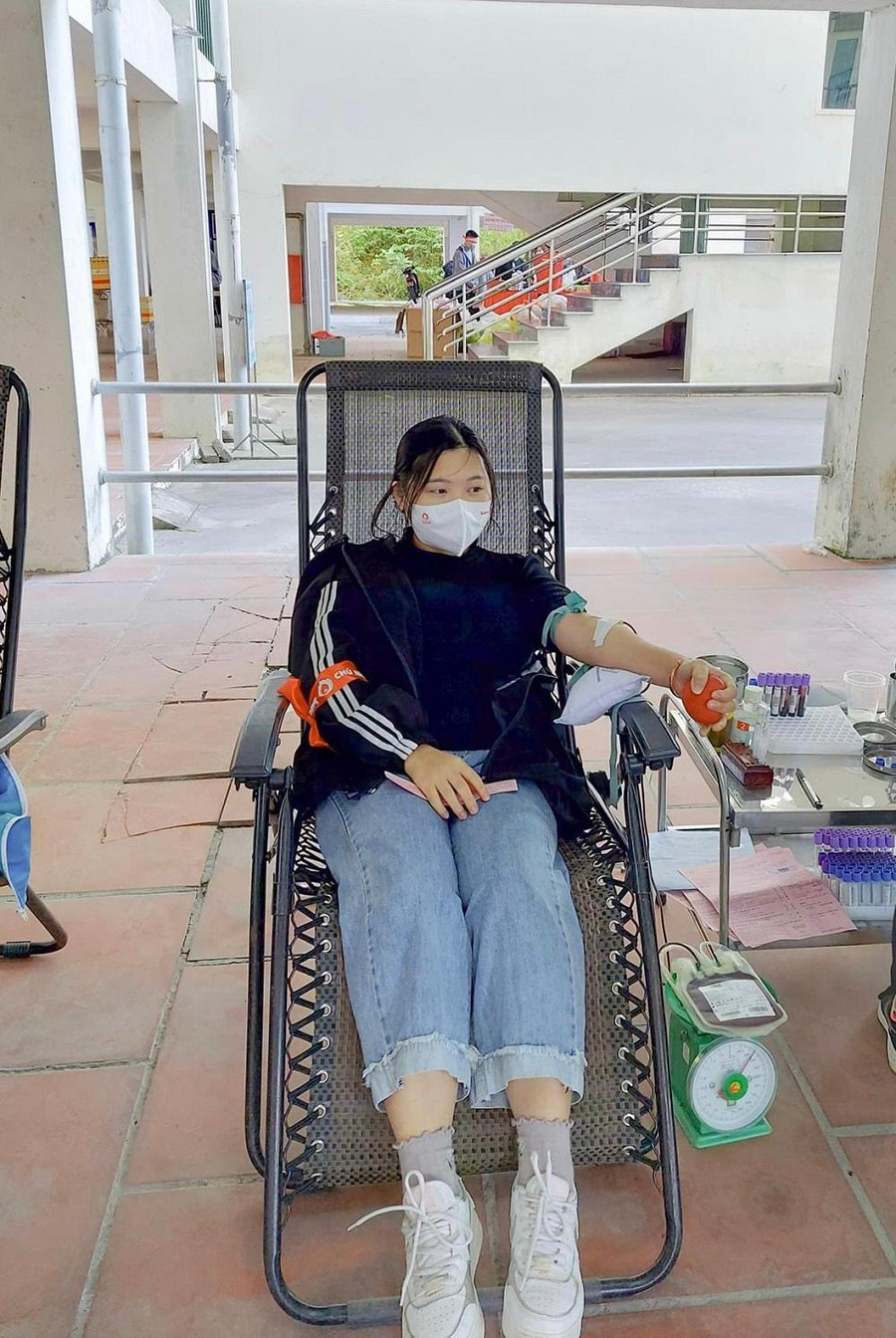 Giàng Thị Si tích cực tham gia hoạt động đoàn và các phong trào thanh niên. Giàng Thị Si tích cực tham gia hoạt động đoàn và các phong trào thanh niên.