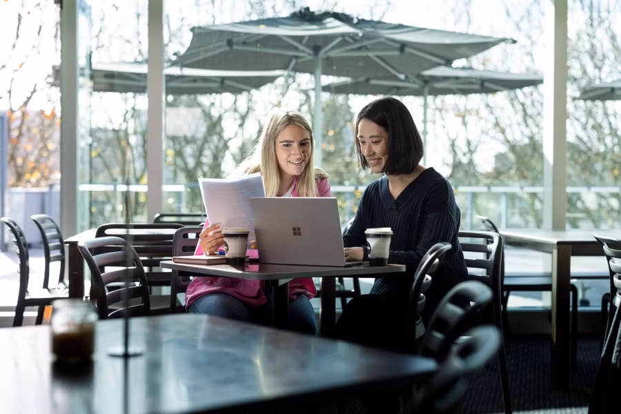 Sinh viên theo học tại New Zealand.