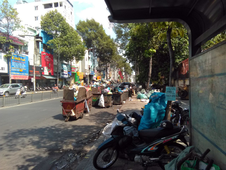 Ảnh chụp ngày 29/4 trên đường Lê Hồng Phong Ảnh chụp ngày 29/4 trên đường Lê Hồng Phong
