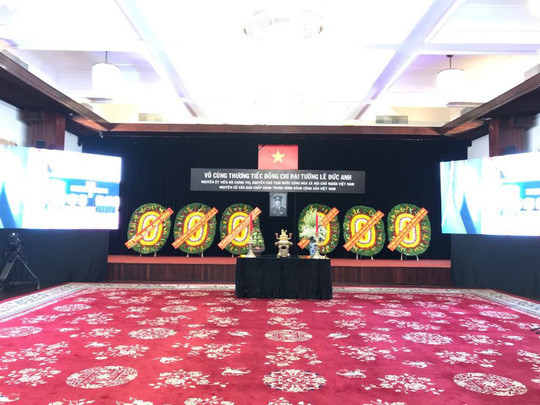 Hội trường Thống Nhất đã chuẩn bị xong cho lễ viếng. Ảnh: NLĐ Hình ảnh nơi an nghỉ của Đại tướng Lê Đức Anh