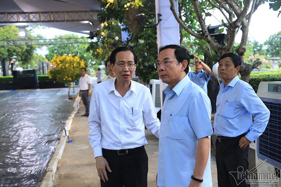 Chánh Văn phòng TƯ Đảng Nguyễn Văn Nên cùng Phó Chủ tịch thường trực UBND TP.HCM Lê Thanh Liêm kiểm tra công tác chuẩn bị lễ an táng Hình ảnh nơi an nghỉ của Đại tướng Lê Đức Anh