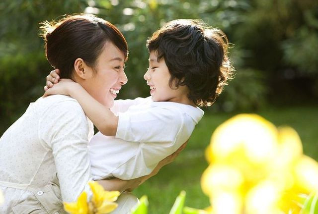 Nàng dâu trẻ dắt con ra khỏi nhà chồng trong đêm mưa tầm tã, kết cục 2 năm sau mới bất ngờ 