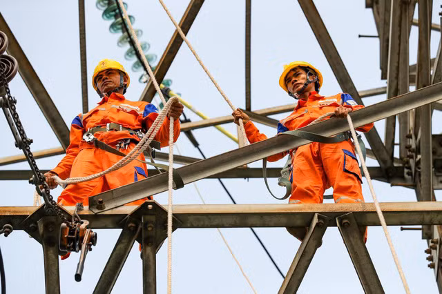 Tăng giá điện ảnh hưởng không nhỏ đến doanh nghiệp sản xuất. Ảnh: INT