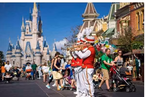 Mẹ thụt két hàng tỷ lấy tiền đưa con đi chơi