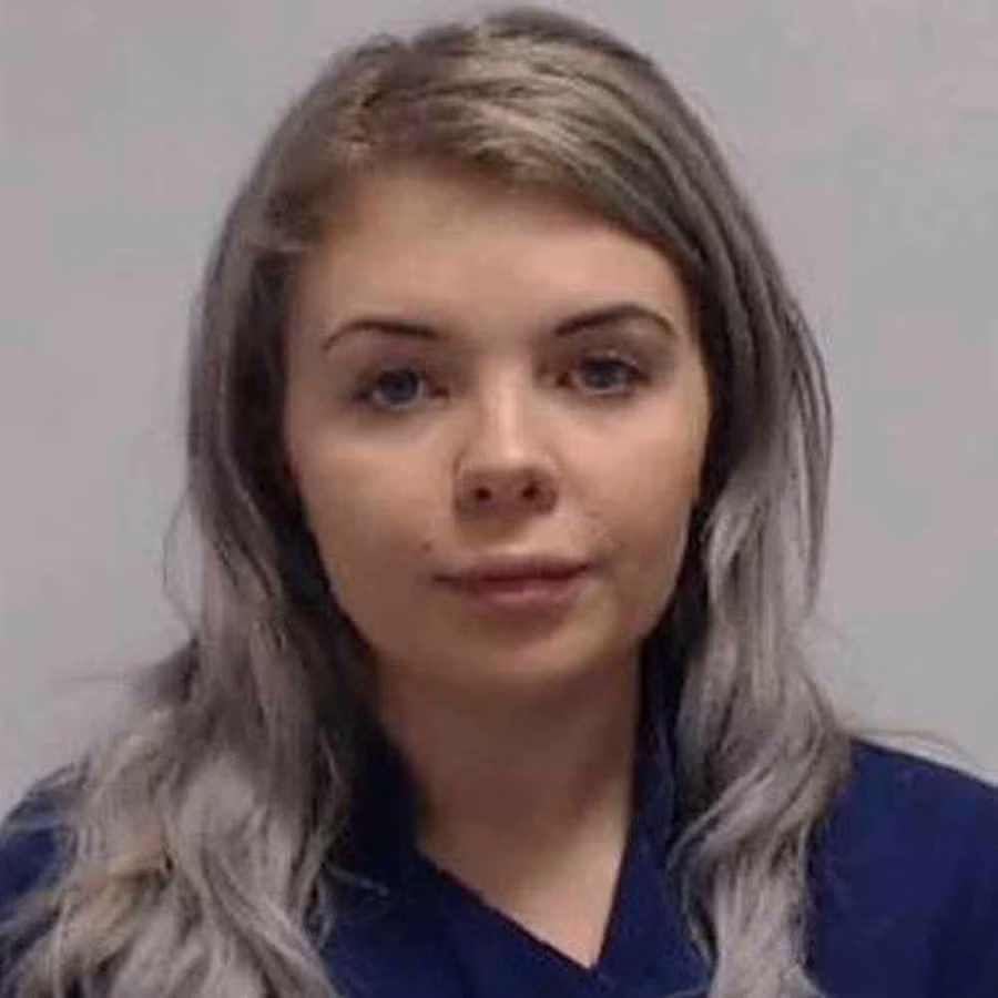 Mẹ thụt két hàng tỷ lấy tiền đưa con đi chơi