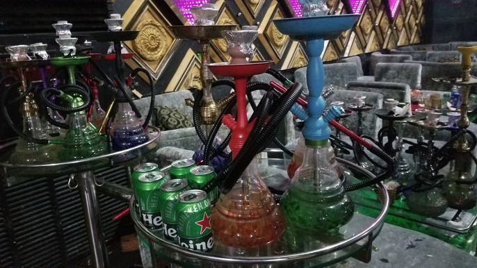 Nhiều dụng cụ hút shisha không rõ nguồn gốc. Nhiều dụng cụ hút shisha không rõ nguồn gốc.