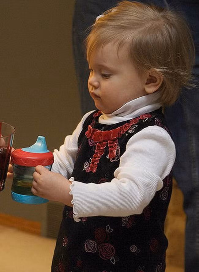 10 vật dụng thường ngày cha mẹ không mảy may để ý đến nhưng lại gây nguy hiểm khôn lường cho trẻ nhỏ, đáng chú ý có những thứ cần thiết cho cả trẻ sơ sinh - Ảnh 4.