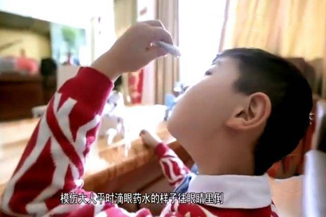 be 3 tuoi nho keo 502 vao mat, me cuu nguy trong 60 giay khien bac si cung ne phuc - 1