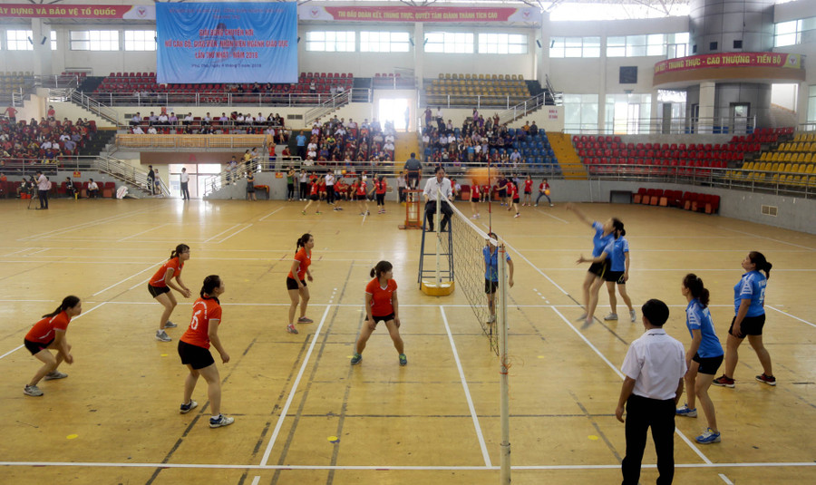 Các VĐV tham gia thi đấu tại Giải Bóng chuyền hơi nữ cán bộ, giáo viên, nhân viênngành GD tỉnh Phú Thọ lần thứ Nhất năm 2018 Các VĐV tham gia thi đấu tại Giải Bóng chuyền hơi nữ cán bộ, giáo viên, nhân viênngành GD tỉnh Phú Thọ lần thứ Nhất năm 2018