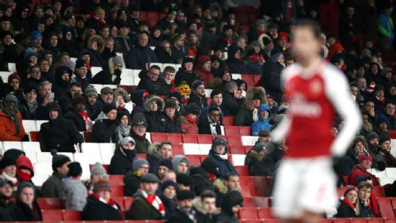 CĐV Arsenal từng không đến sân để phản đối Wenger. CĐV Arsenal từng không đến sân để phản đối Wenger.