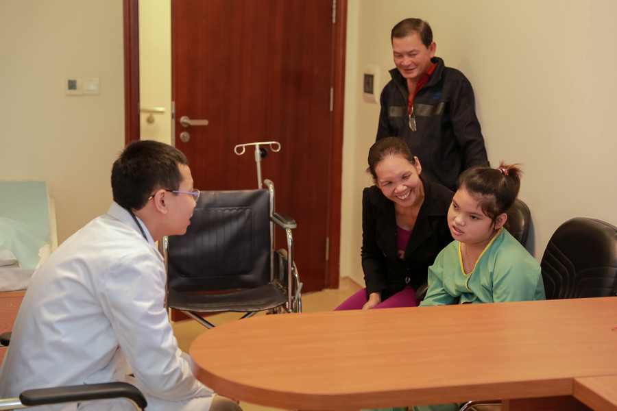Thanh Tuyền là một trong những bệnh nhân đáp ứng tốt với phương pháp ghép tế bào gốc điều trị bại não Thanh Tuyền là một trong những bệnh nhân đáp ứng tốt với phương pháp ghép tế bào gốc điều trị bại não