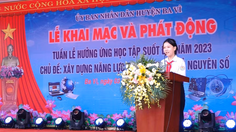 Em Nguyễn Hải Anh - học sinh lớp 9A Trường THCS Thụy An phát biểu hưởng ứng "Tuần lễ hưởng ứng học tập suốt đời" năm 2023.
