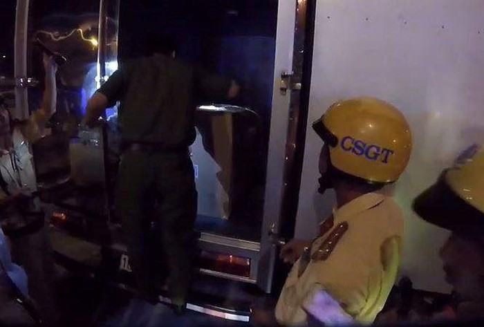 Vụ xe bán tải chở ma túy tại TP.HCM: Thu giữ gần 900 bánh, khối lượng hơn 300kg ảnh 3