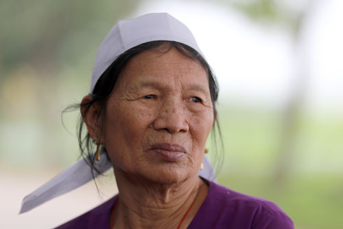 Vụ tai nạn kinh hoàng ở Vĩnh Phúc: 7 xe tang nối nhau trong ngôi làng ở Vĩnh Phúc ảnh 2 Bà Nguyễn Thị Thiết, 73 tuổi thôn Trung Nguyên (Trung Nguyên, Yên Lạc, Vĩnh Phúc). Ành: Tất Định