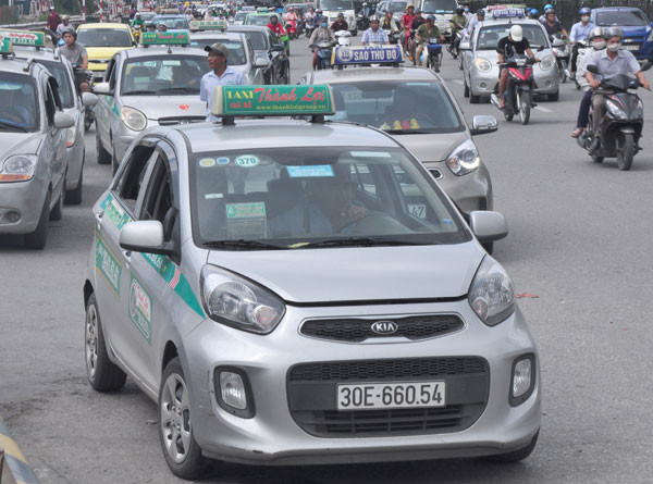 Hà Nội dự kiến sẽ thống nhất 3 màu sơn cho xe taxi gồm: Xanh, ghi bạc, trắng. 6