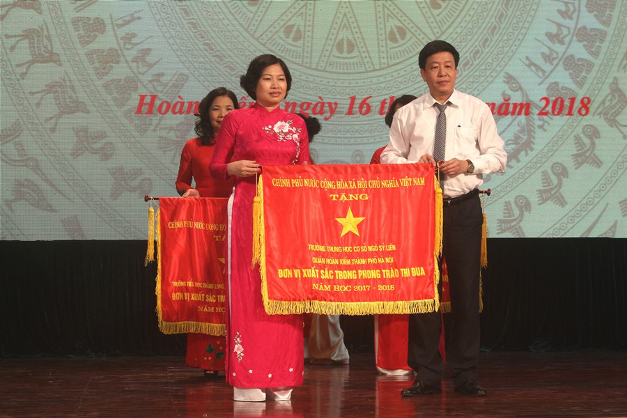 Ngành GD-ĐT Hoàn Kiếm (Hà Nội) tuyên dương, khen thưởng điển hình tiên tiến năm 2018 ảnh 7 Ngành GD-ĐT Hoàn Kiếm (Hà Nội) tuyên dương, khen thưởng điển hình tiên tiến năm 2018 ảnh 7