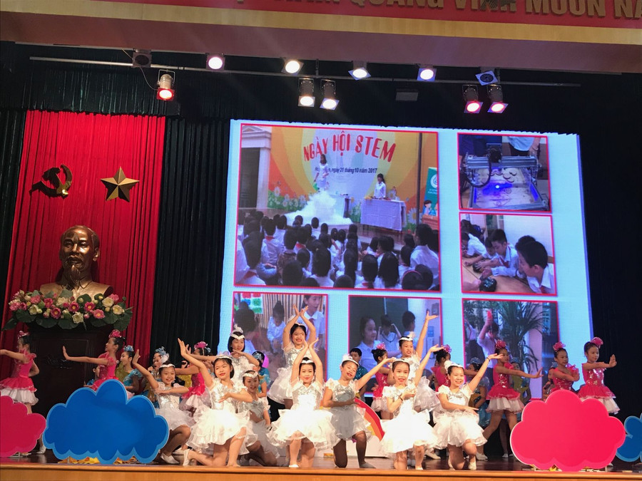 Ngành GD-ĐT Hoàn Kiếm (Hà Nội) tuyên dương, khen thưởng điển hình tiên tiến năm 2018 ảnh 1 Ngành GD-ĐT Hoàn Kiếm (Hà Nội) tuyên dương, khen thưởng điển hình tiên tiến năm 2018 ảnh 1