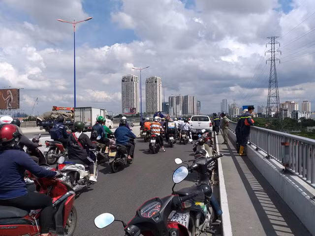 Liên tiếp xảy ra tự tử ở sông Sài Gòn ảnh 6 Liên tiếp xảy ra tự tử ở sông Sài Gòn ảnh 6