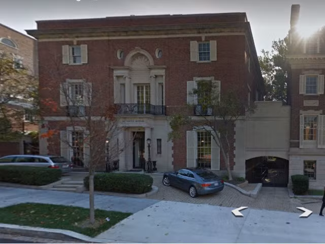 Khoi tai san 137 ty USD sap chia voi vo cua Jeff Bezos gom nhung gi? hinh anh 12