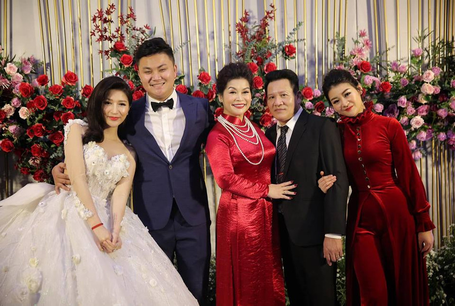 Cảm động bài thơ mẹ ruột tự viết gửi Vân Navy trong ngày cưới ảnh 8 Không chỉ tặng của hồi môn giá trị, lời căn dặn trong bài thơ mẹ ruột tự viết gửi Vân Navy mới là tâm điểm-8